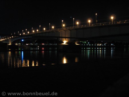 Kennedybrücke nachts