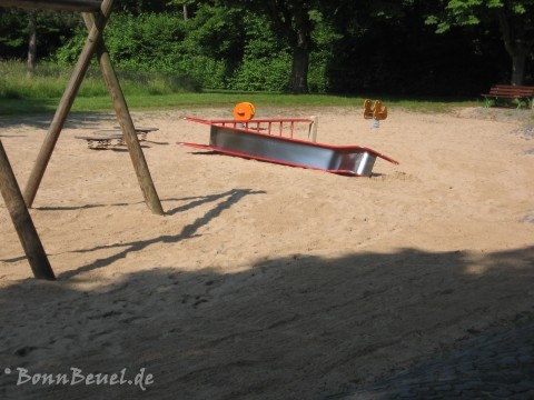 Rutsche umgekippt Kreuzherrenstraße