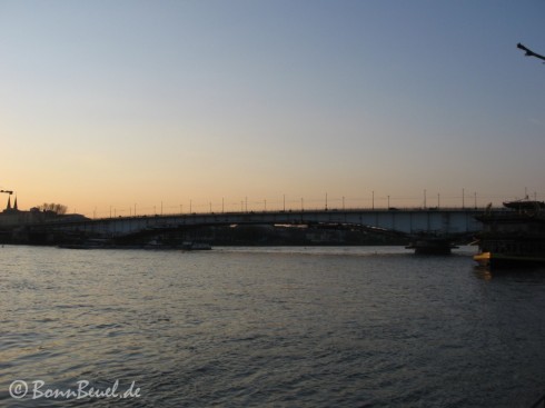 Blick auf die Kennedybrücke 31.03.09