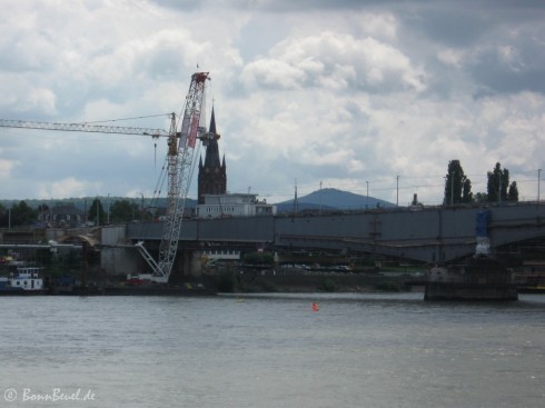 Kennedybrücke - Schwimmkran Beueler Seite