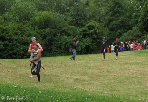 19. Bonn Triathlon Gewinnerin: Virginia Berasategui (weisses Shirt)