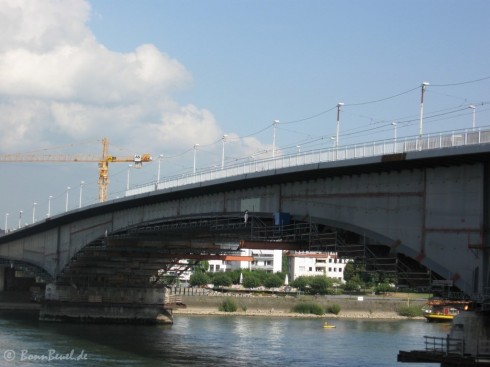 Kennedybrücke Nordseite Geländer Montage am 21.08.09