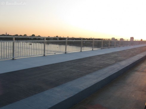 Blick auf den neuen Fuß- & Radweg (Nordseite Kennedybrücke) 24.08.09