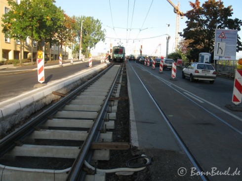 Kennedybrücke: Brückenzufahrt auf Bonner Seite: Gleiserneuerungen (Straba 66)