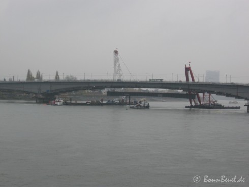 09.11.09 Kennedybrücke - Schwimmkräne