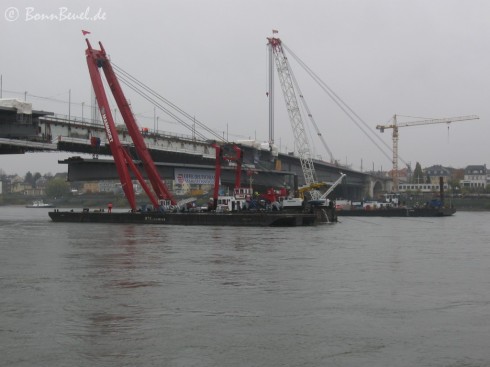 09.11.09 Kennedybrücke - Schwimmkräne Amsterdamm und Atlas