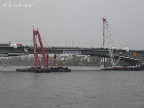 09.11.09 Kennedybrücke Südseite: Überblick der Montage