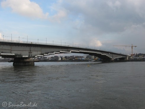 Kennedybrücke Südseite mit Geländer - 16.12.09