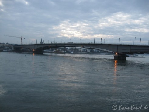 Kennedybrücke aus Richtung Graurheindorf fotografiert, 17.02.2010