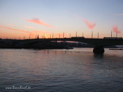 Kennedybrücke am 06.02.2012 | 8:00 Uhr | Sonnenaufgang